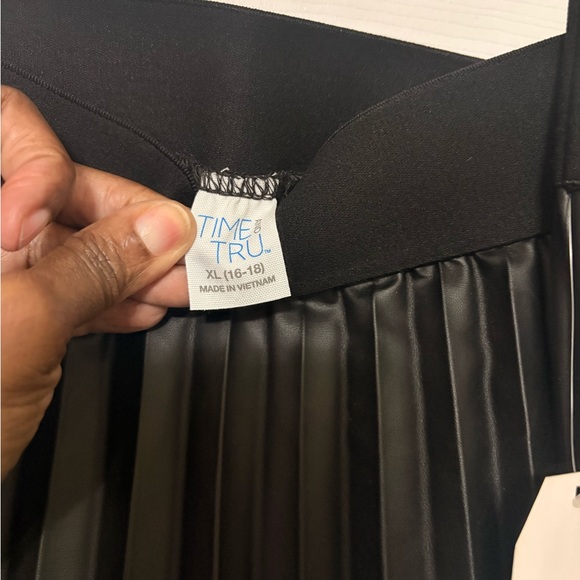 Time and Tru Black A-Line Skirt - Picture 2 of 3